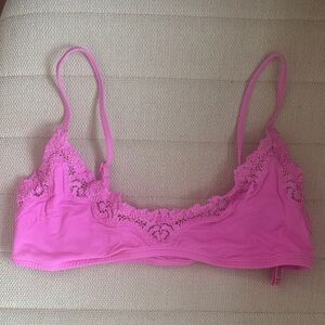 SKIMS Pink Lace Trim Bra- (Like NEW) So so cute and feels amazing!